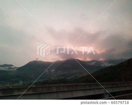 山，日落，雲，雲海 68579718