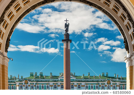 Alexander column with angel against the blue sky Alexander column with angel against the blue sky 68580060