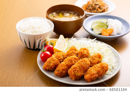 牡蠣炒飯 68581184