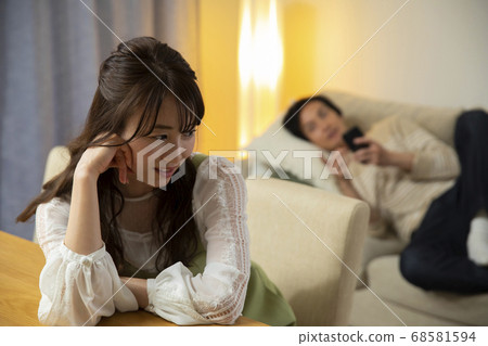 Couple, dissatisfaction, couple Couple, dissatisfaction, couple 68581594