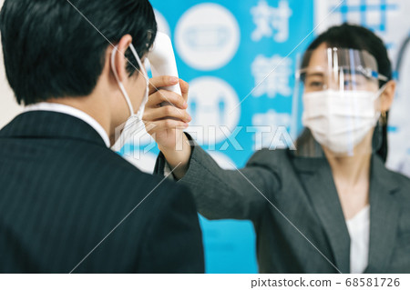 Forehead temperature measurement scene Forehead temperature measurement scene 68581726