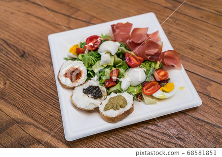 Ricotta Bruschetta with Italian salad and mozzarella cheese 68581851