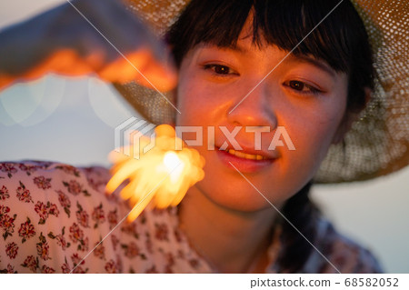 女人享受煙火 女人享受煙火 68582052