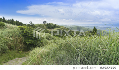 Qixing Mountain hiking trail landscape in Yangmingshan National Park Qixing Mountain hiking trail landscape in Yangmingshan National Park 68582359