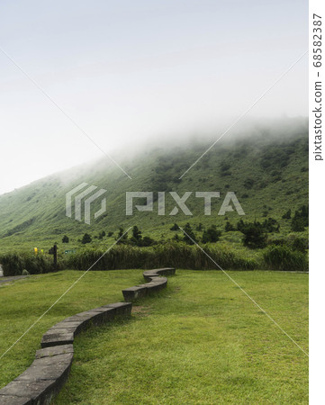 Qixing Mountain hiking trail landscape in Yangmingshan National Park Qixing Mountain hiking trail landscape in Yangmingshan National Park 68582387
