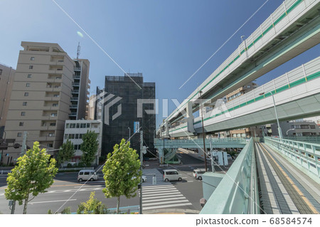 Prince Shuto Expressway and pedestrian bridge 68584574