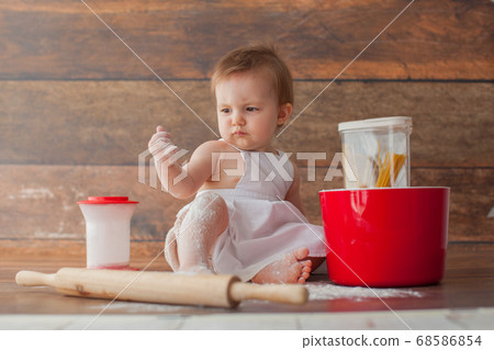 Little baby chef in apron. 68586854