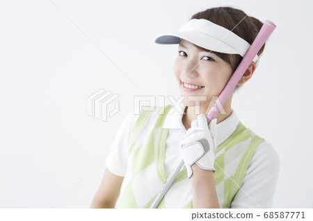 Female golfer 68587771