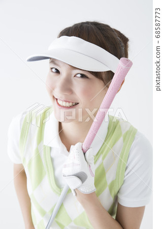 Female golfer 68587773
