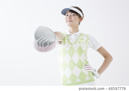 Female golfer 68587776