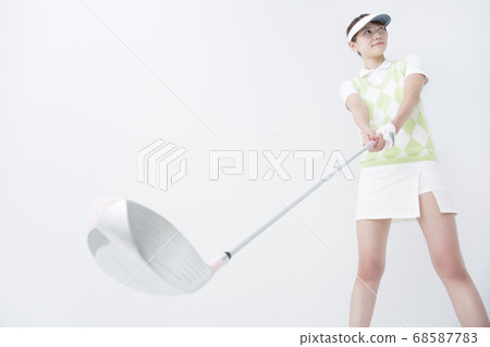 女子打高爾夫球 女子打高爾夫球 68587783