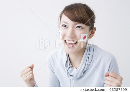 支持的女性 68587809