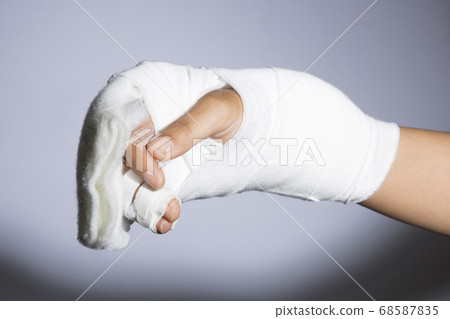 手部骨折 68587835