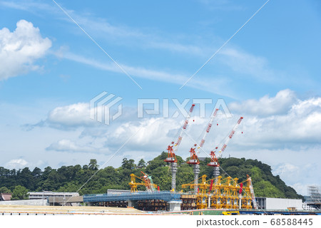 Bridge construction crane 68588445