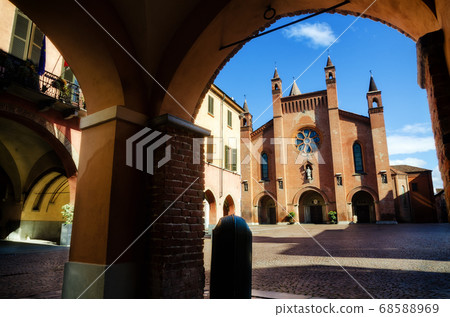 Alba (italy), Piazza Duomo 68588969