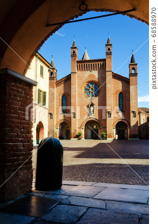 Alba (italy), Piazza Duomo Alba (italy), Piazza Duomo 68588970