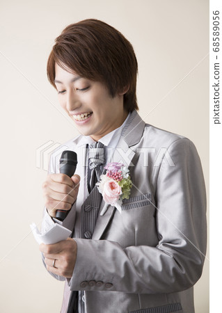 Groom greeting Groom greeting 68589056