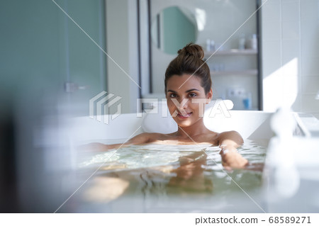 Hydrotherapy making skin feel soft and refreshed 68589271