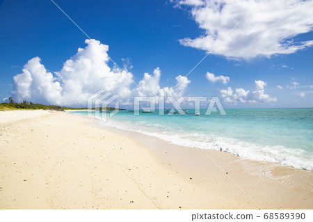 Yoron Island Okanekyu Coast Yoron Island Okanekyu Coast 68589390