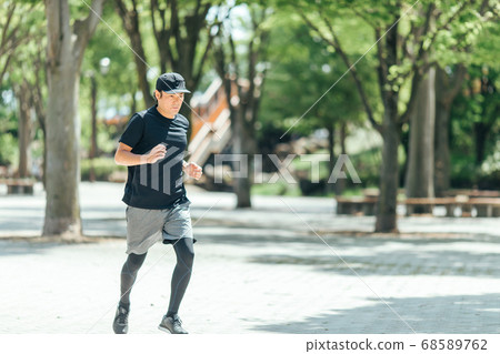 奔跑的男人 奔跑的男人 68589762