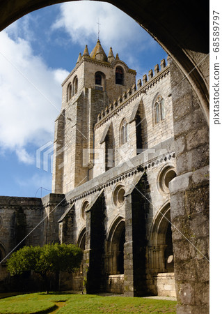 External view of the medieval gothic cloisters of the cathedral of Evora External view of the medieval gothic cloisters of the cathedral of Evora 68589797