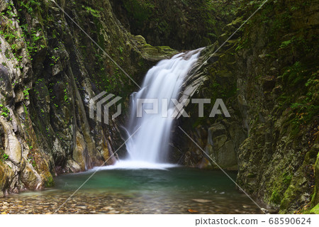 Uogaki Waterfall Ugakei (Inabe City, Mie Prefecture) 68590624