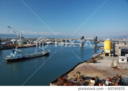 Freighter trying to pass a movable bridge 68590850