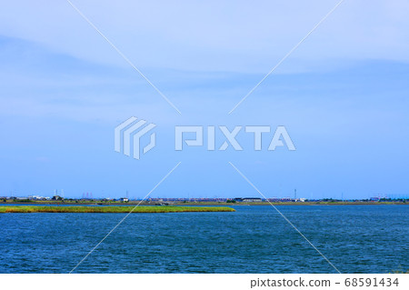 Scenery of the Ibi River seen from Kuwa Park in Kuwana City, Mie Prefecture, river flow [August] 68591434