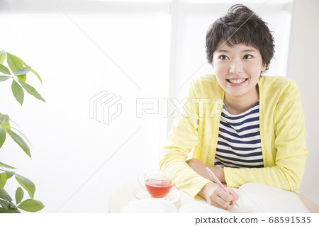 A woman studying at a cafe A woman studying at a cafe 68591535