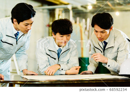 Factory male worker 68592234