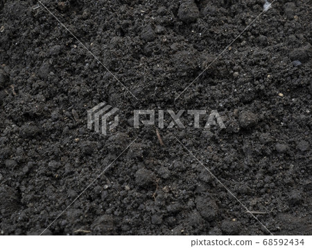 含有大量有機質的黑土(黑土)的旱地土壤 含有大量有機質的黑土(黑土)的旱地土壤 68592434