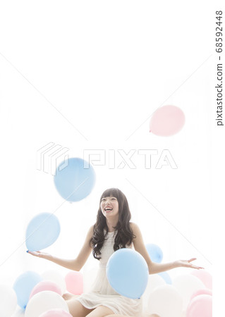 Balloons and ladies Balloons and ladies 68592448