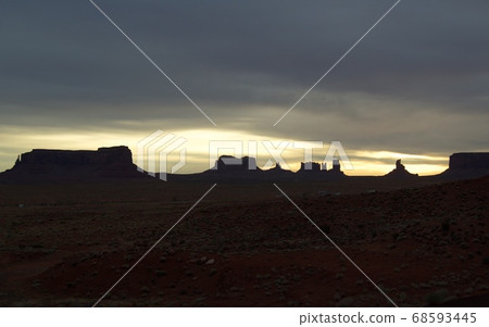 Monument Valley at dawn 68593445