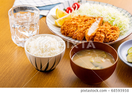 Dining table image 68593938