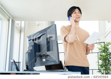 Telework Male PC Lifestyle Casual 68593984