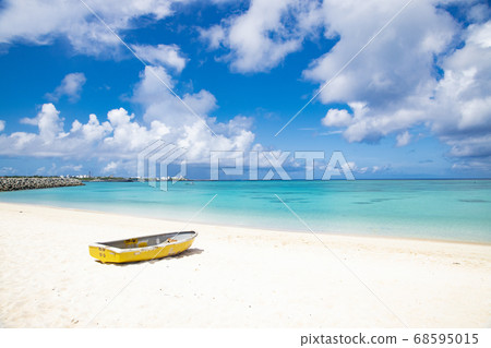 Yoron Island Udonos Beach 68595015