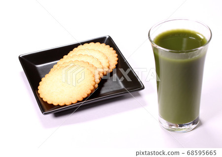 Aojiru in butter cookies and glasses Aojiru in butter cookies and glasses 68595665