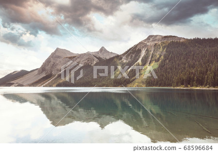 Lake in Canada 68596684