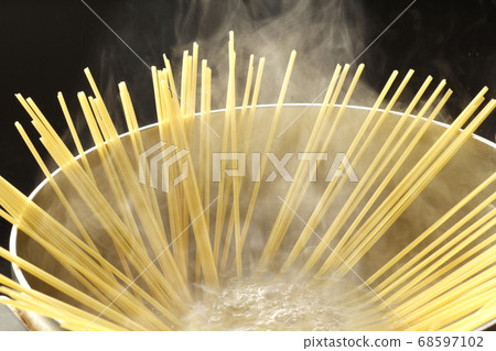 Close up of boiled pasta Close up of boiled pasta 68597102