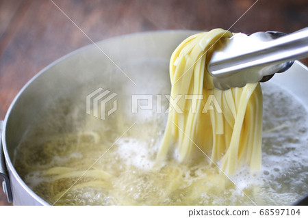 Close up of boiled pasta 68597104