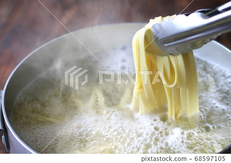 Close up of boiled pasta Close up of boiled pasta 68597105