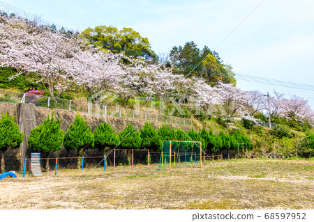 Closed Nagasaki City Odo Elementary School Historical Records [Nagasaki City, Nagasaki Prefecture] 68597952