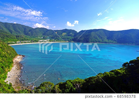在前往Am美大島和光悅的路上 在前往Am美大島和光悅的路上 68598378