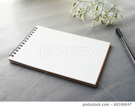 Stylish chic image with memo and pen flowers on gray background Stylish chic image with memo and pen flowers on gray background 68599847