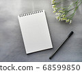 Stylish chic image with memo and pen flowers on gray background 68599850