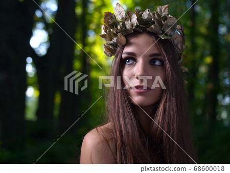 woman in dark forest 68600018