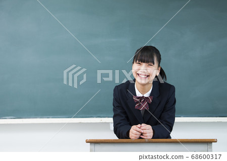 初中高中女孩畫像 68600317