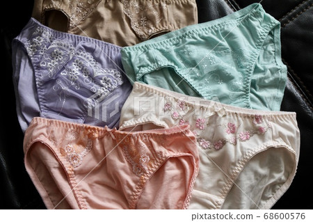 Women's underwear: new shorts in various colors 68600576