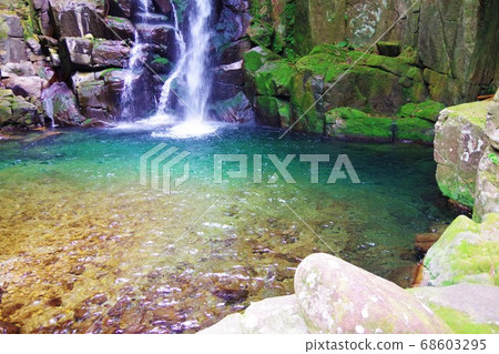 Kuwanoki Falls, Shingu City, Wakayama Prefecture Kuwanoki Falls, Shingu City, Wakayama Prefecture 68603295