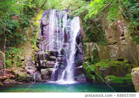 Kuwanoki Falls, Shingu City, Wakayama Prefecture 68603300
